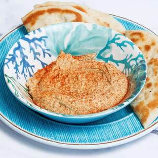 HUMMUS W/ PITA BREAD (Chickpea Spread)